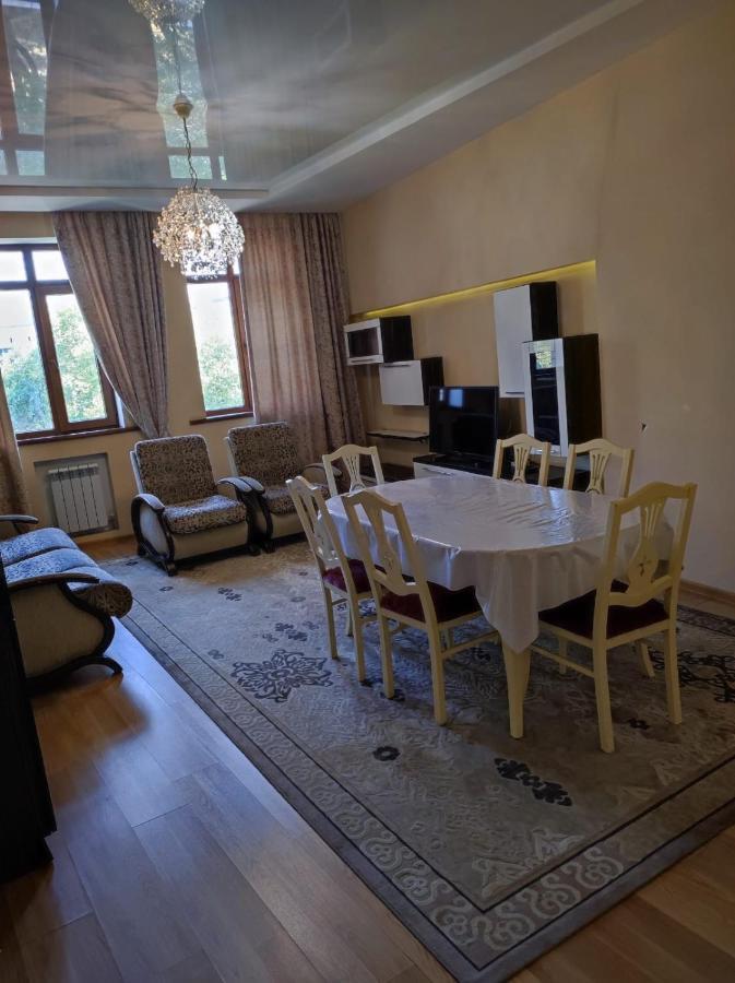 2 Room Flat Almaty Luaran gambar